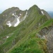 Brienzergrat: Aussicht vom Gipfel des Briefengrates (2102m) hinüber zum Briefenhorn (2165m). Links vom Briefenhorn ist der vorgelagerte Gipfel Burg (2148m).