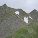 Brienzergrat: Aussicht oberhalb vom Wannepass (2071m) zum Balmi (links; 2141m) und Tannhorn (rechts hinten; 2221,0m).