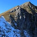 Aussicht vom Petit Van (2006m) auf den Ostgrat des Gros Van. Der Wanderweg leitet nicht direkt über den Grat sondern eher südseitig etwas unterhalb der Gratkante in Richtung Gipfel.