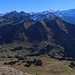 Aussicht vom Gros Van (2188,6m) auf die höheren Gipfel der waadtländer Alpen. In der vorderen Kette sind Le Tarent (2548,0m), Châillon / Le Taron (2478m) und Pic Chaussy (2351m). Dahinter stehen das Oldehore / Becca d'Audon (3122,5m) und der Sommet des Diablerets (3209,7m). 