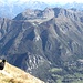 Il gracchio si gode il panorama sulla Valsassina e in particolare sui Piani di Bobbio