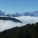 Über dem Nebel ist die Sicht herrlich. Vom Dent de Morcless, Mont Blanc und Dents du Midi sind noch einige weitere Gipfel zu sehen 