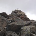Gleich ist`s geschafft !  Das Miniatur-Gipfelkreuz auf dem Jazzihorn ( 3227m ).