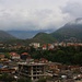 Blick aus dem Fenster vom Hotel Veriu auf den Ortsteil Dibrava von Peshkopi (651m).<br /><br />