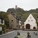Die Niederburg grüsst über dem Dorf Kobern