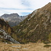 La Val Largé vista dall'Alp de Trescolmen, sullo sfondo il Piz di Strega