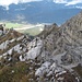 Blick vom Feldernkreuz-Gipfel nach W ins Isartal hinab