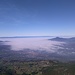 unter dem langen Felsriegel liegt La-Roche-Sur-Foron noch verschont von den Nebelschwaden