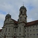 Die Doppeltürme vom Klosterplatz aus gesehen.