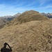 Am Jöchle mit Kreuz mit Blick zur Lärchspitze