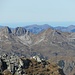Die Mindelheimer Hütte vor Hüttenkopf (?) und Sechszinkenspitze (?) sowie Kemptner Köpfle. Dainter die Nagelfluhkette