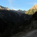 Abfahrt durchs Krabachtal mit Blick zu Biberkopf und Ellbognerspitze
