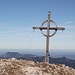 Das leicht schiefe Gipfelkreuz der Seekarspitze