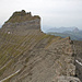 Druesberg (2282m), gesehen vom Gipfel der Chläbdächer. Fast identische Aufnahme [http://www.hikr.org/gallery/photo2157.html?piz_id=1449?piz_id=1449 hier]