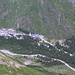 Cheget - Tiefblick am Gipfel des "Kleinen Cheget" nach Azau. In dem Touristenort beginnen u. a. die Seilbahnen zum Elbrus.