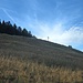 Blick hinauf zum Gipfelkreuz.