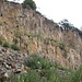 seitliche Ansicht der oberen 2 Wandstufen im Schriesheimer Steinbruch - oben (links) und unten rechts sieht man auch Kletterer