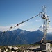 Croce di vetta del Monte San Primo con vista sulle Grigne