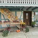 schmuckes Haus mit geschmackvoll dekoriertem Eingang