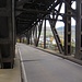 In der Brücke, oben führt die Eisenbahnlinie durch