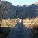 Hängebrücke von Someo über die Maggia - darüber das Val Busai
