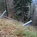 Bei diesen beiden Röhren trifft man auf den steilen Weg hoch zur Alp Unterwand.
