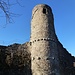 Burg Bärenfels, die horizontalen Kragsteine dienten als Stützen für Stockwerksbalken, die schrägen als Wasserrinnen