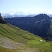 Rechts der Bildmitte die Alp Vorder Seefeld