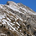 An steilen Südhängen war der Schnee inzwischen grösstenteils wieder geschmolzen so wie hier am Chambairy (2202m).