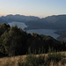 mentre saliamo,il panorama sul lago di Como si fa grandioso: sullo sfondo si nota il lago di Garlate situato dopo Lecco,da sinistra a destra i monti: Barro,i Corni di Canzo (3 per essere precisi),il monte Rai,il Cornizzolo,Terrabiotta e monte S.Primo. La punta di Bellagio al centro lago