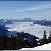 Der Schwyzer Talboden einmal mehr unter dem Nebel... Dafür Pilatus, Rigi Hochflue und Rigi Scheidegg darüber.