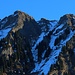 Blick von der Alp Le Fodéra auf den Tête à Josué (2133m). Er ist die höchste Erhebung des Bergkammes Les Arpilles.