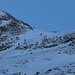 Skifahrer bei der Abfahrt vom Schneesattel unterhalb des Le Tarent Gipfels.