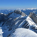 Ausblick vom Roslenfirst zum Furgglenfirst. Dahinter viele Vorarlberger Gipfel.