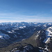 Fast wie aus dem Flugzeug: Ausblick vom Wildhuser Schafberg ins Toggenburg und den weitreichenden Gipfelkranz, der das Tal umgibt