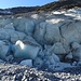 Abgerissene Eisblöcke am Gletschertor.