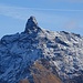Alp Grüm: Zoom auf den markanten Piz dal Teo (Livigner Alpen).
