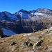 Aussicht vom Bocca de Rogna (2400m) ins Val Calanca mit den Dreitausendern Cima dei Cogn (3063m), Cima Rossa (3161m) und Piz Piotta (3121m).