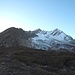 <b>Cima de la Duleira (2070 m); dietro, parzialmente innevata, la cresta denominata La Duleira.</b>