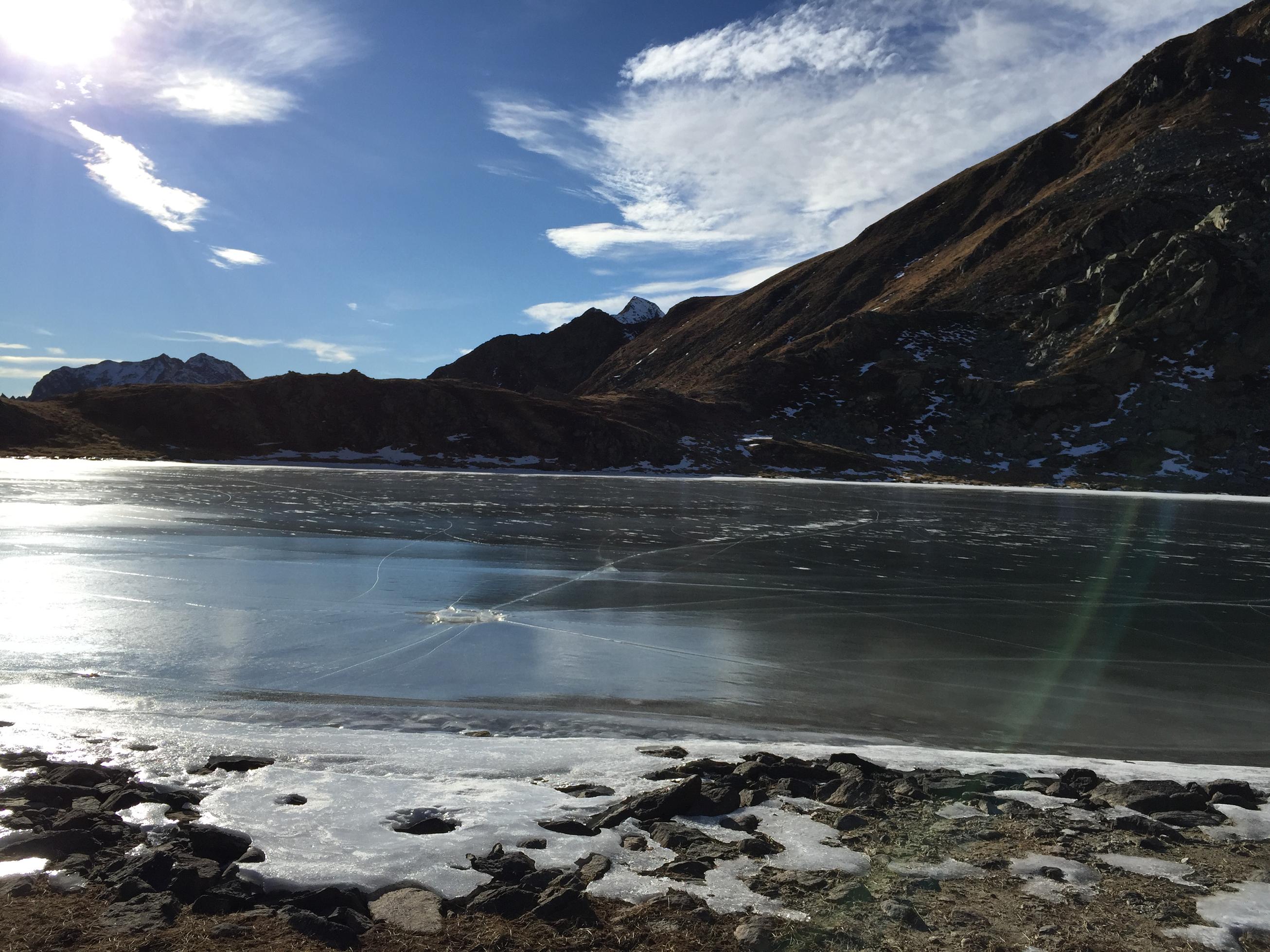 Lago ghiacciato Fotos