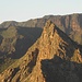 Der Roque Blanco mit respektabler Silhouette- von der Montana Guama aus gesehen. Der Aufstieg erfolgt von rechts