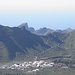 Santiago del Teide dahinter die Straße nach Masca