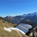 Mittagsrast auf Alp Chrinnen - mit übergrosser Wegmarkierung