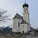 Die Barock-Kirche von Bartholomäberg unter einem mittlerweile sogar leicht aufgehellten Himmel