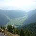 Blick nach Süden ins Valser Tal, dahinter im Dunst liegt Brixen