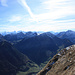 Meine fotografischen Künste haben mich bei dieser Sicht verlassen. In der Bildmitet am Horizont: Mont Blanc.