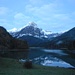 Obersee, morgens um 07.00 Uhr, mit Brünnelistoch im Hintergrund