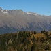   il Gianela con lo sfondo della val Fontana la vetta di Rhon a sinistra e a destra il monte  Combolo