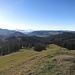 Sanfte Grashänge am Aussichtspunkt Kalzhofner Höhe