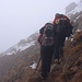 Im oberen Teil der Steilflanke Gonda d'Clüs haben wir das Weglein endlich gefunden! Bald werden wir auch über dem Nebel sein...
